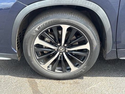 Used 2021 Toyota Highlander XSE FWD image 27