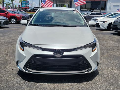 Used 2025 Toyota Corolla LE w/ Convenience Package FWD image 4