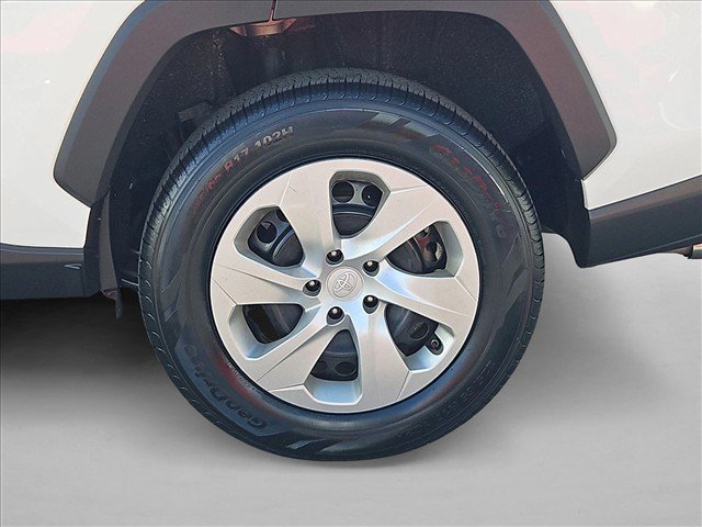 Used 2020 Toyota RAV4 LE FWD image 23