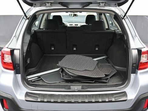 Used 2019 Subaru Outback 2.5i image 12