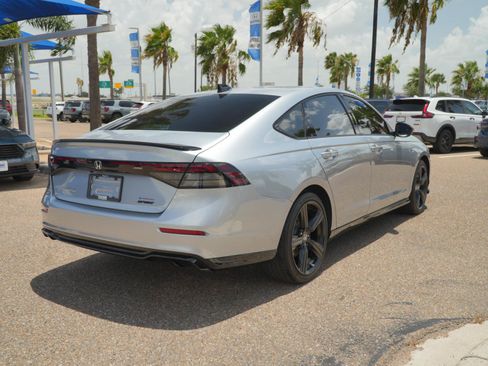 Used 2025 Honda Accord Sport image 5