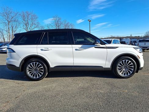 Used 2024 Lincoln Aviator AWD w/ Premium Package image 26