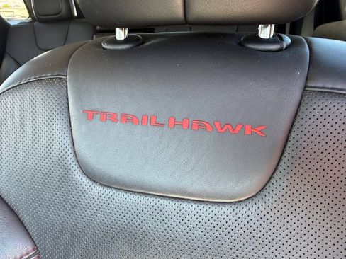 Used 2021 Jeep Cherokee Trailhawk w/ Technology Group AWD/4WD image 25