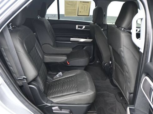 Used 2021 Ford Explorer XLT RWD image 10