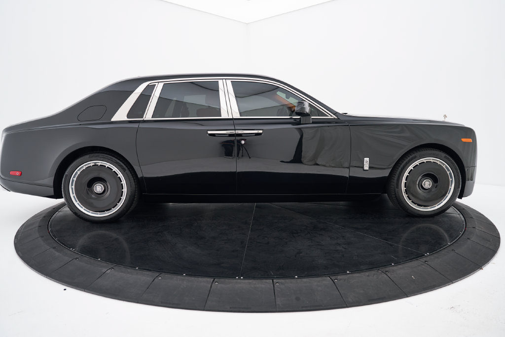 Used 2026 Rolls-Royce Phantom Sedan RWD image 16
