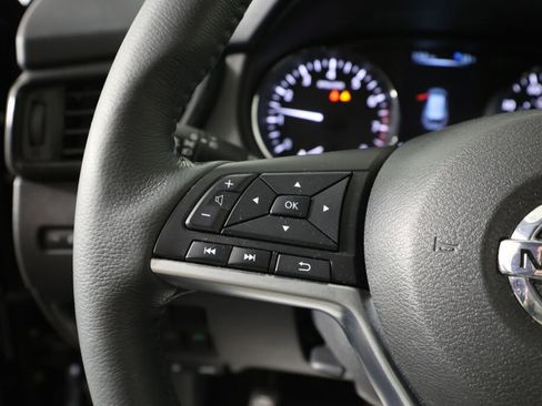 Used 2017 Nissan Rogue SL image 35