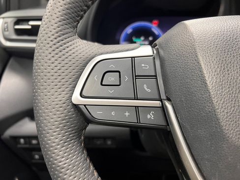 Used 2025 Toyota Sienna Platinum image 18