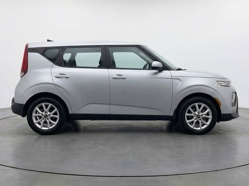 Used 2025 Kia Soul LX w/ LX Technology Package image 11