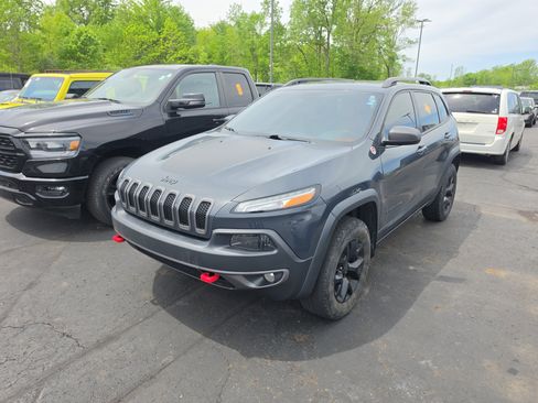 Used 2016 Jeep Cherokee Trailhawk w/ Cold Weather Group AWD/4WD image 7