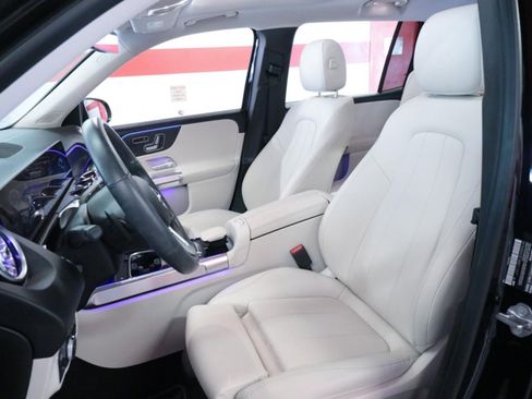 Used 2021 Mercedes-Benz GLB 250 image 10