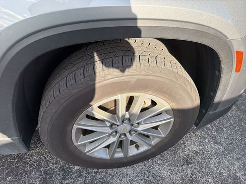 Used 2023 Chevrolet Traverse LT image 12