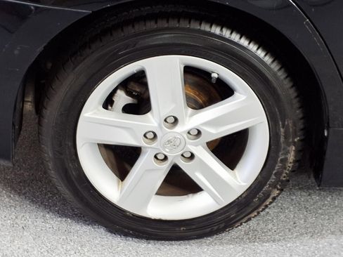 Used 2014 Toyota Camry SE FWD image 6