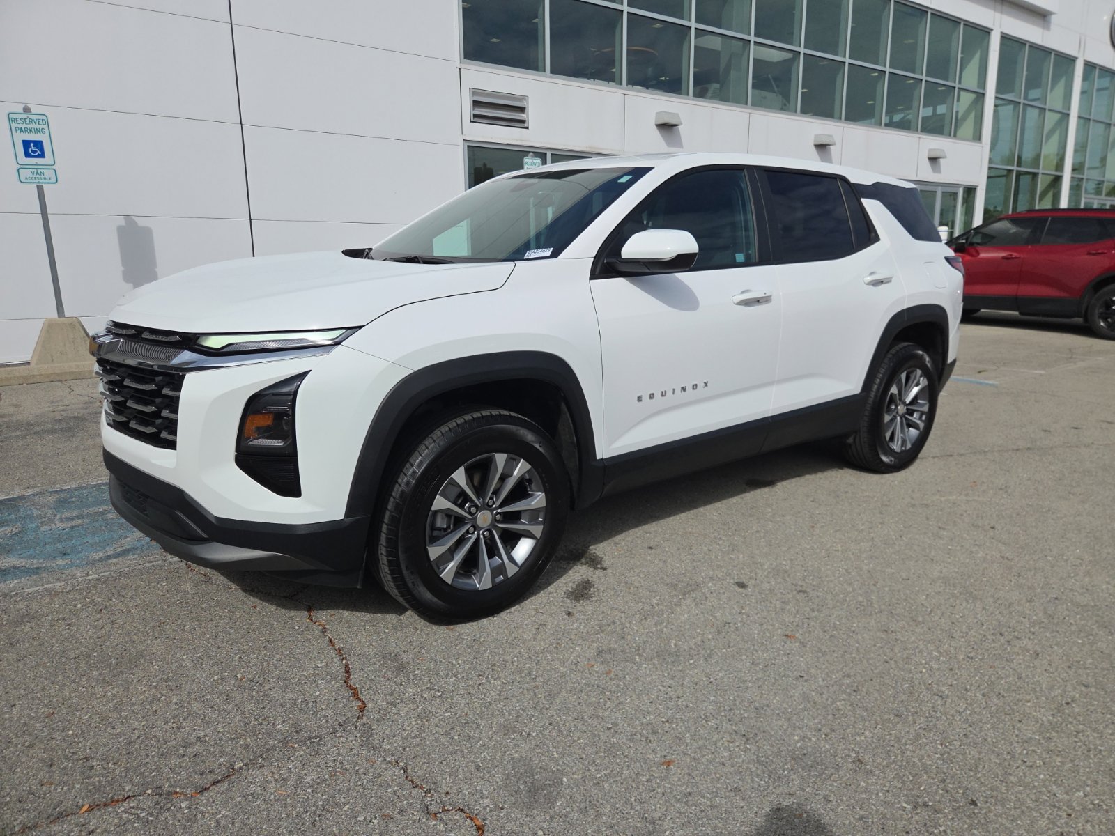 Used 2026 Chevrolet Equinox LT AWD/4WD image 12