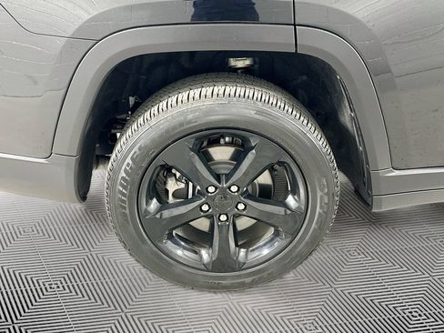 Certified 2025 Jeep Grand Cherokee L Altitude AWD/4WD image 16
