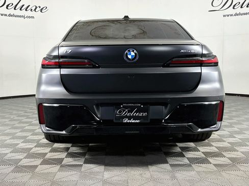 Used 2023 BMW i7 xDrive60 w/ Executive Package 2 AWD/4WD image 5