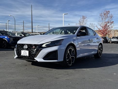 New 2025 Nissan Altima 2.5 SR w/ SR Premium Package image 4