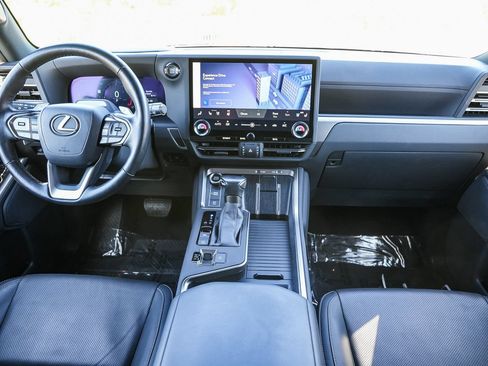 Used 2024 Lexus GX 550 w/ Cold Area Package AWD/4WD image 12