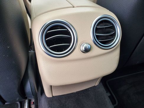 Used 2019 Mercedes-Benz C 300 4MATIC Sedan image 13