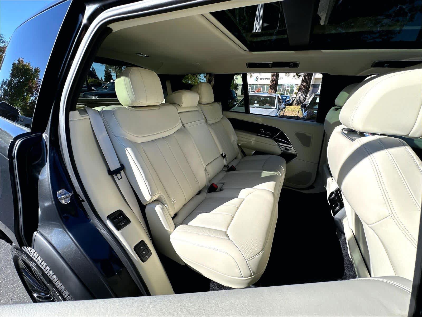 New 2026 Land Rover Range Rover Long Wheelbase SE AWD/4WD image 27