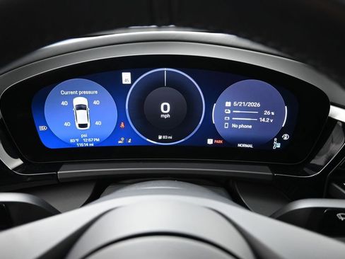 Certified 2025 Porsche Macan Electric RWD image 12