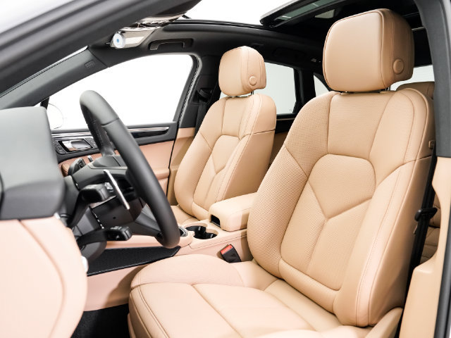 Certified 2026 Porsche Macan AWD/4WD image 5