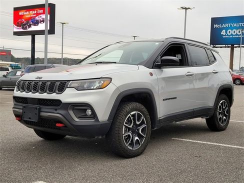 Used 2024 Jeep Compass Trailhawk image 4