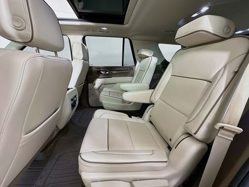 Used 2023 GMC Yukon Denali RWD image 4