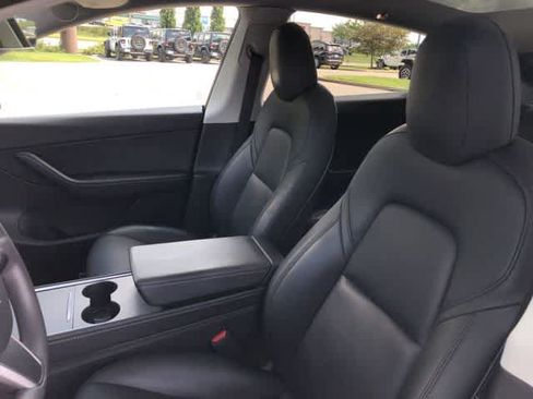 Used 2021 Tesla Model Y Long Range AWD/4WD image 18