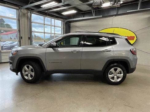 Used 2020 Jeep Compass Latitude image 2