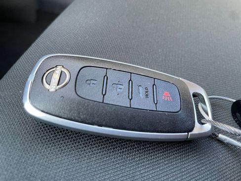 Used 2025 Nissan Versa SV image 21