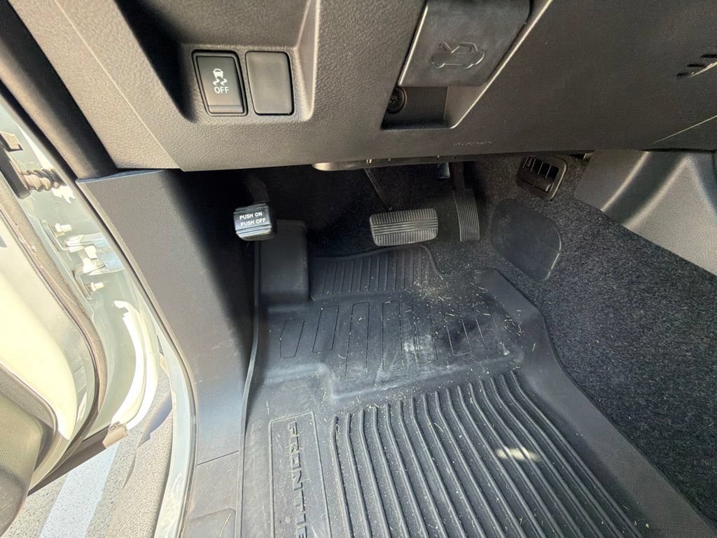 Used 2025 Nissan Frontier SV AWD/4WD image 32