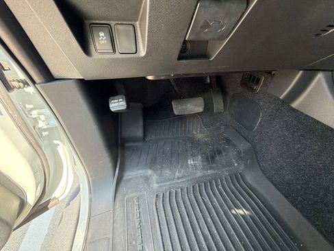 Used 2025 Nissan Frontier SV AWD/4WD image 32