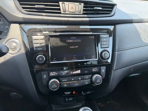 Used 2019 Nissan Rogue SV AWD/4WD image 10