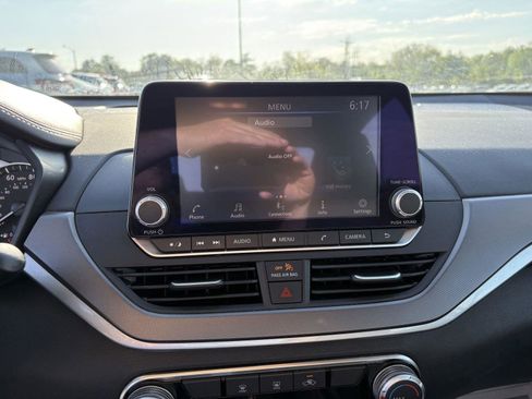 Used 2024 Nissan Altima 2.5 SR FWD image 16