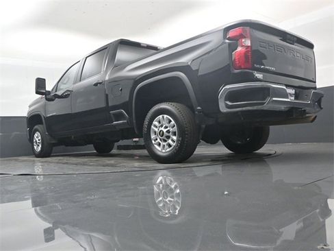 Used 2024 Chevrolet Silverado 2500 LT w/ Z71 Off-Road Package image 39