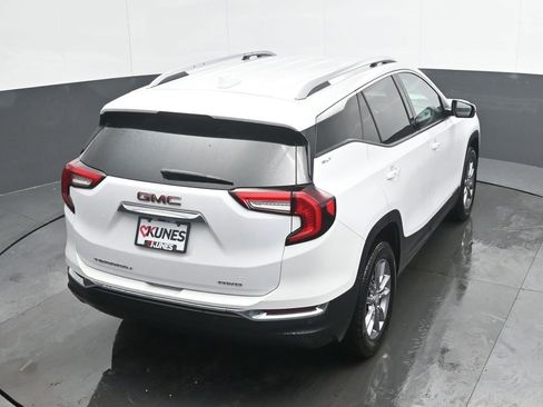 Used 2023 GMC Terrain SLT image 13