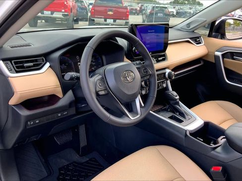 Used 2025 Toyota RAV4 Limited image 16