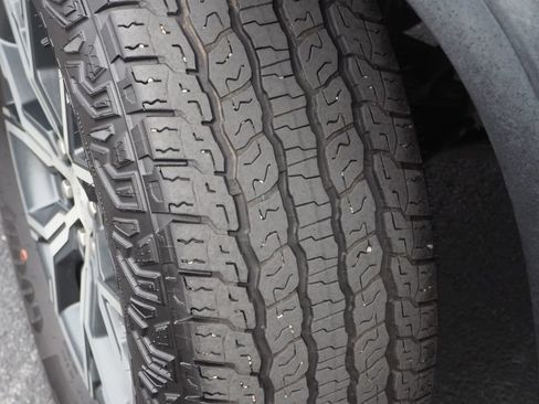 Used 2024 GMC Acadia AT4 w/ Luxury Package AWD/4WD image 10