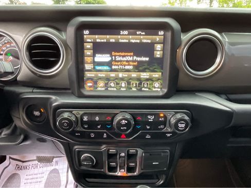 Used 2022 Jeep Wrangler Unlimited Sahara w/ LED Lighting Group AWD/4WD image 17