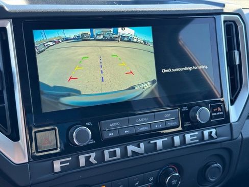 Used 2025 Nissan Frontier SV image 24