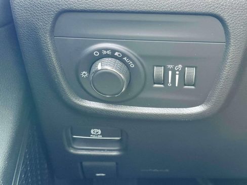 Used 2023 Jeep Grand Cherokee L Laredo AWD/4WD image 21