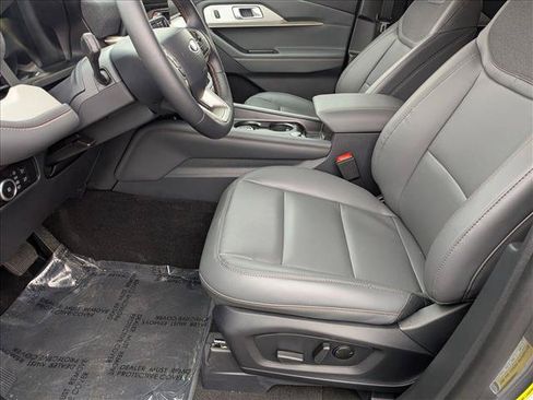 New 2026 Ford Explorer Active w/ Active Comfort Package AWD/4WD image 4