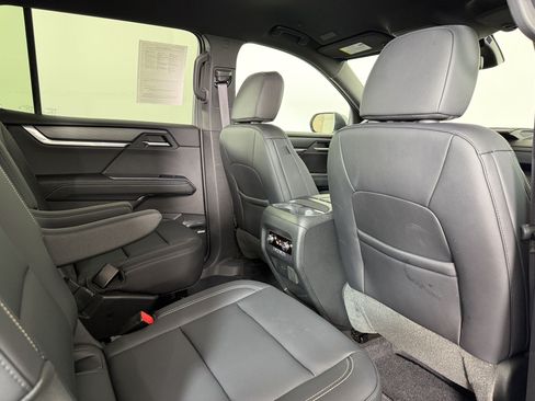 Used 2025 GMC Acadia Elevation w/ Elevation Premium Package FWD image 29
