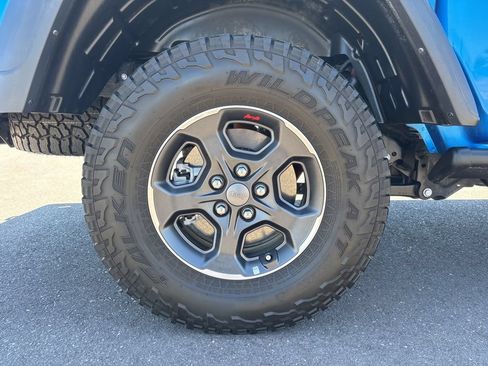 Used 2023 Jeep Gladiator Rubicon w/ LED Lighting Group AWD/4WD image 32