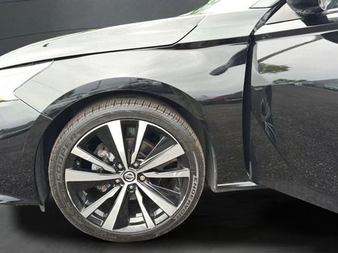 Used 2022 Nissan Altima 2.5 SR FWD image 18