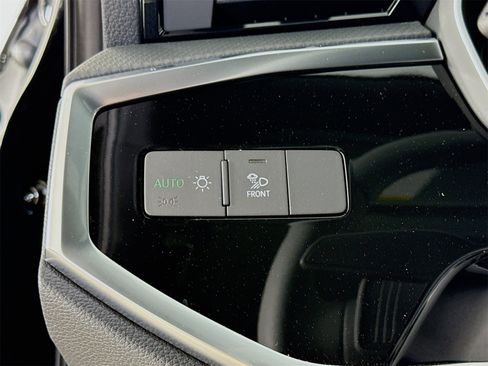 New 2025 Audi Q3 2.0T Premium image 10