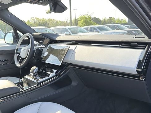 New 2026 Land Rover Range Rover Sport Dynamic SE image 17