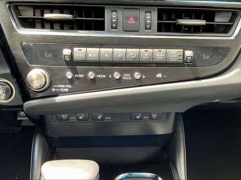 Used 2024 Lexus ES 350 w/ Premium Package FWD image 17
