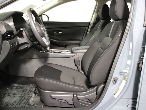 Used 2025 Nissan Sentra SV w/ All-Weather Package FWD image 9