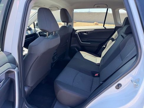 Used 2024 Toyota RAV4 XLE FWD image 20